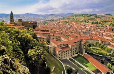 Le Puy-en-Velay – view over the city and the cathedral