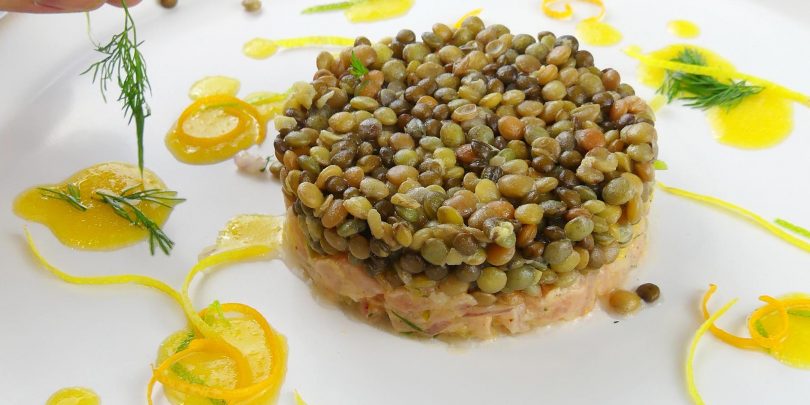 Salmon tartare with Le Puy green lentils
