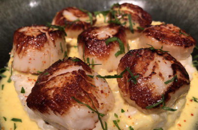 Scallops, creamy risotto and its curry sauce